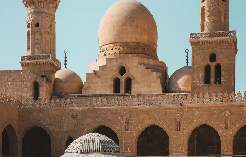 Scopri Al-Azhar: La Moschea e L’Università più Antica del Mondo Islamico